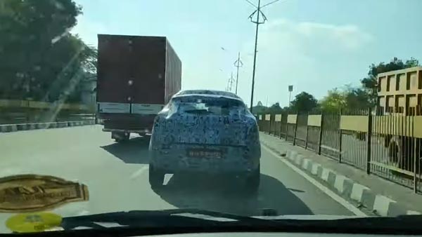 ட்ரைபர் வடிவில் சப்-4 மீட்டர் எஸ்யூவி காரை சோதனை ஓட்டத்தில் ஈடுப்படுத்தியுள்ள ரெனால்ட்...