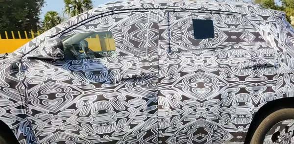 ட்ரைபர் வடிவில் சப்-4 மீட்டர் எஸ்யூவி காரை சோதனை ஓட்டத்தில் ஈடுப்படுத்தியுள்ள ரெனால்ட்...