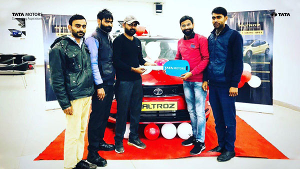 உலக நாடுகளை மூக்கின் மேல் விரல் வைக்க வைத்த டாடா கார்... விலை தெரிந்தால் நீங்களும் வாங்கிடுவீங்க...