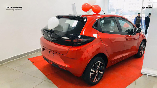 உலக நாடுகளை மூக்கின் மேல் விரல் வைக்க வைத்த டாடா கார்... விலை தெரிந்தால் நீங்களும் வாங்கிடுவீங்க...