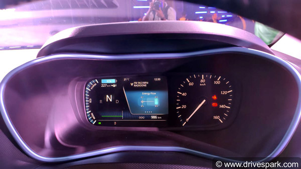 மிக சவாலான விலையில் புதிய டாடா நெக்ஸான் எலெக்ட்ரிக் கார் விற்பனைக்கு அறிமுகம்!