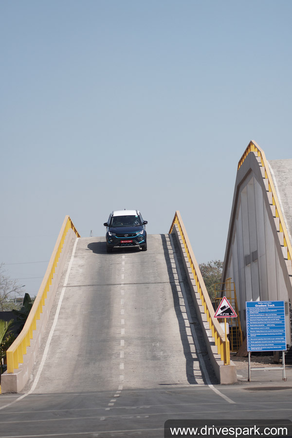 செம மாஸ்... டாடா நெக்ஸான் எலெக்ட்ரிக் கார் எப்படி இருக்கு தெரியுமா? ஃபர்ஸ்ட் டிரைவ் ரிவியூ!!