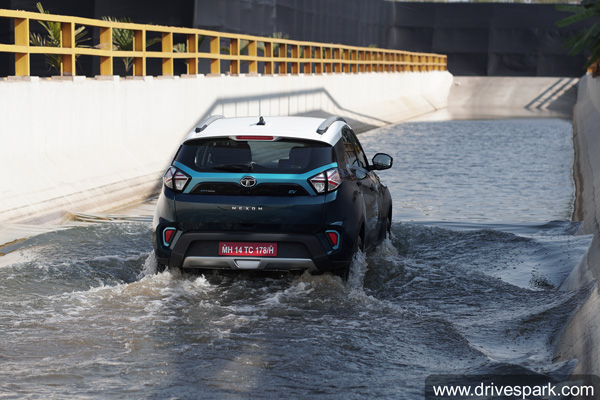 செம மாஸ்... டாடா நெக்ஸான் எலெக்ட்ரிக் கார் எப்படி இருக்கு தெரியுமா? ஃபர்ஸ்ட் டிரைவ் ரிவியூ!!