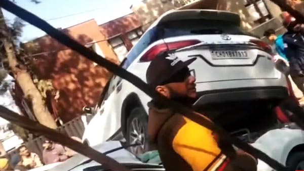 ஹாலிவுட் படங்களை மிஞ்சும் சம்பவம்... பறந்து சென்ற டொயோட்ட பார்ச்சூனர் கார்... அதிர வைக்கும் வீடியோ