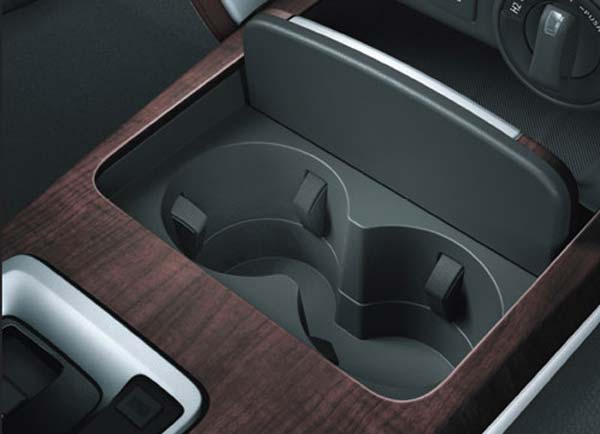 இன்னமும் இந்த டொயோட்டா காரை கண்ணை மூடிக்கொண்டு வாங்கும் மக்கள்... உண்மையான காரணம் என்ன தெரியுமா?