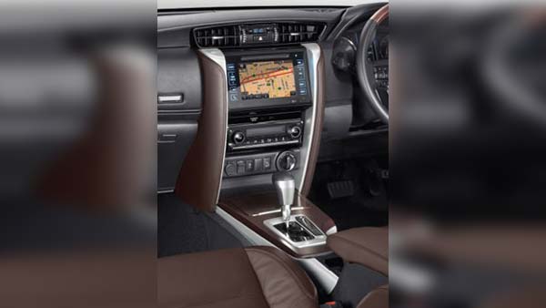 இன்னமும் இந்த டொயோட்டா காரை கண்ணை மூடிக்கொண்டு வாங்கும் மக்கள்... உண்மையான காரணம் என்ன தெரியுமா?