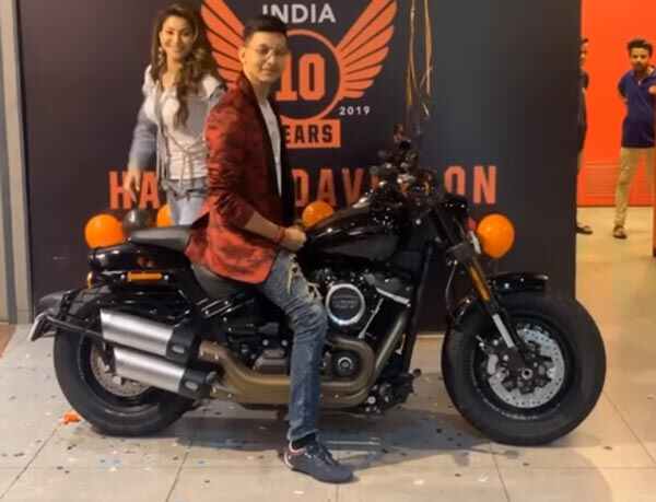 15 லட்ச ரூபாய் மதிப்புள்ள பைக்கை வாங்கிய சினிமா நடிகை... எதற்காக என தெரிந்தால் ஆச்சரியப்படுவீங்க...