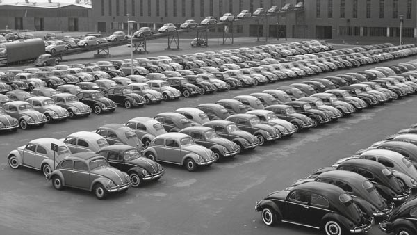 ஃபோக்ஸ்வேகன் பீட்டிலிடம் கற்பை இழந்த அமெரிக்கர்... 1,000 கார்களுடன் சல்லாபம்!