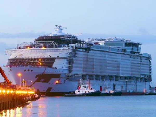 நடுங்க வைக்கும் கருப்பு பக்கம்.. உல்லாச கப்பல்களில் இருந்து பயணிகள் திடீரென மாயமாகும் மர்மம் இதுதான்