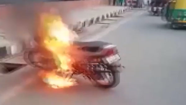 பைக் வேண்டாம் என நடுரோட்டில் தீ வைத்து கொளுத்திய இளைஞர்... காரணம் தெரிஞ்சா கோவப்படுவீங்க...