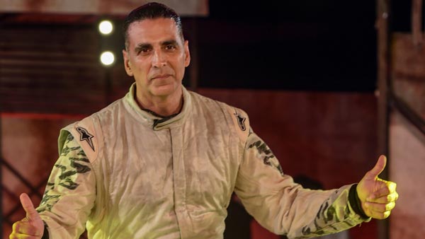 ஹெல்மெட் அணியாமல் பைக்கில் நடிகையுடன் உலா வந்த உச்ச நடிகர்... யார்னு தெரிஞ்சா கோவப்படுவீங்க...