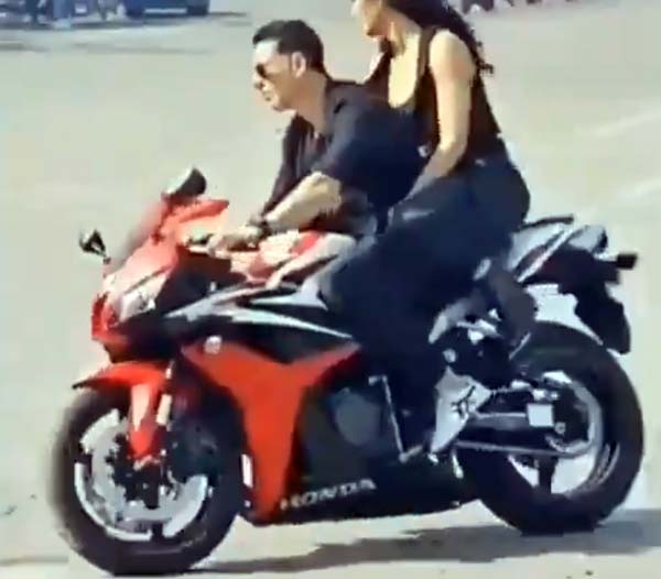 ஹெல்மெட் அணியாமல் பைக்கில் நடிகையுடன் உலா வந்த உச்ச நடிகர்... யார்னு தெரிஞ்சா கோவப்படுவீங்க...