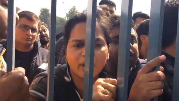 ஆட்டோ எக்ஸ்போவை காண வந்தவர்கள் மீது தடியடி நடத்திய சிஐஎஸ்எஃப் வீரர்கள்... ஏன் தெரியுமா?