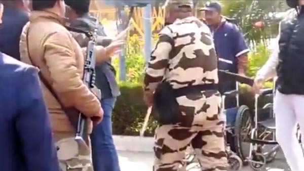 ஆட்டோ எக்ஸ்போவை காண வந்தவர்கள் மீது தடியடி நடத்திய சிஐஎஸ்எஃப் வீரர்கள்... ஏன் தெரியுமா?