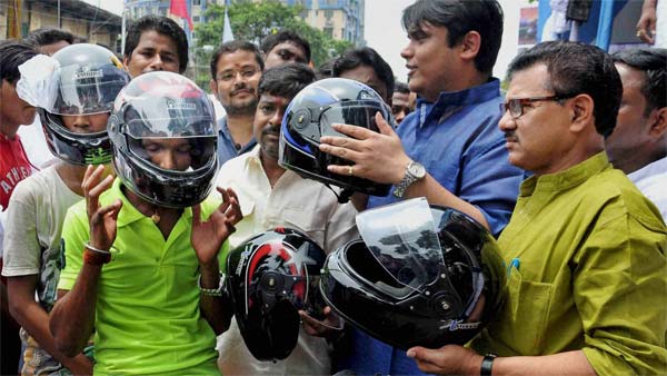 மக்கள் கொண்டாட்டம்... ஆர்டிஓக்களின் புது ட்ரீட்மெண்ட்டால் அலறும் மோசடி டீலர்கள்... வெச்ச செக் அப்படி மக்கள் கொண்டாட்டம்... ஆர்டிஓக்களின் புது ட்ரீட்மெண்ட்டால் அலறும் மோசடி டீலர்கள்... வெச்ச செக் அப்படி