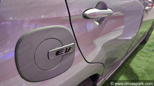 இந்தியாவில் மாஸ் காட்ட வரும் வெளிநாட்டு எலெக்ட்ரிக் கார்... விலை தெரிந்தால் நீங்களும் வாங்கிடுவீங்க!