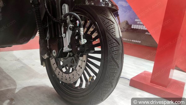 ஆட்டோ எக்ஸ்போவில் அசத்தும் ஹீரோவின் மூன்று சக்கர எலெக்ட்ரிக் ஸ்கூட்டர்!