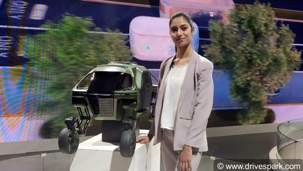 உலகின் முதல் நடக்கும் திறனுடைய ஹூண்டாய் எலிவேட் கார்... 15 அடி உயரத்தைகூட அசால்டாக ஏறிவிடும்... வீடியோ...!