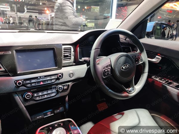 கியா நிரோ இவி மாடலில் இத்தனை வசதிகளா..! 