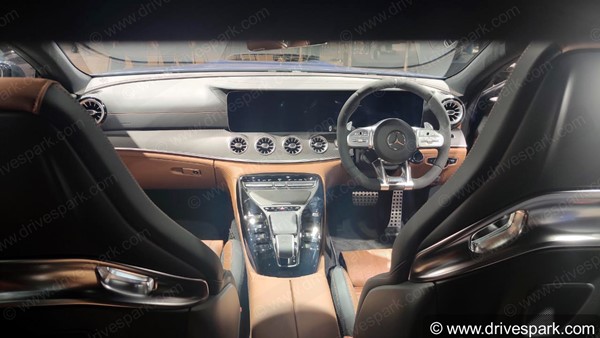 ஆட்டோ எக்ஸ்போவில் விற்பனைக்கு அறிமுகமான புதிய கார்கள் பட்டியல்!