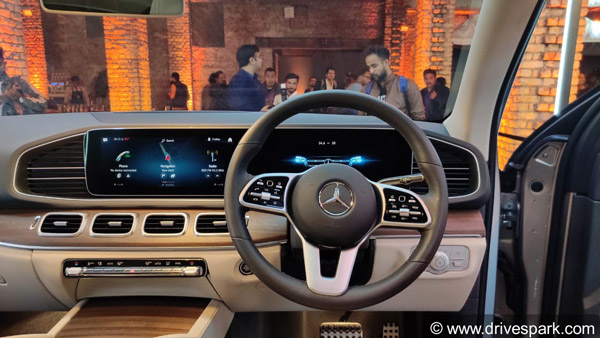 முதல் மெர்சிடிஸ் பென்ஸ் ஜிஎல்இ கார் வாடிக்கையாளருக்கு டெலிவிரி!