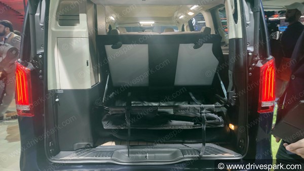 படுக்கை வசதியுடன் புதிய மெர்சிடிஸ் பென்ஸ் கார் விற்பனைக்கு அறிமுகம்!