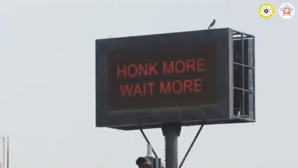 தேவையில்லாமல் ஹாரன் அடிக்கும் கெட்ட பழக்கத்தை ஒழிக்க செம ப்ளான்... உலகை அசத்திய இந்திய போலீஸ்