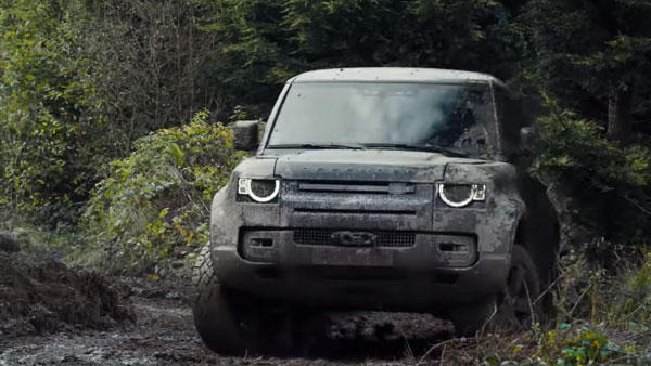 நீங்கள் ஆவலோடு காத்திருக்கும் பிரபல ஹீரோவின் படத்திற்காக கடும் பயிற்சியில் லேண்ட் ரோவர் டிஃபெண்டர்... எந்த படம் தெரிஞ்சா ஆச்சரியப்படுவீங்க..!