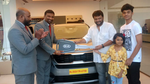 சினிமா பிரபலங்கள் மத்தியில் திடீரென பிரபலமாகும் புதிய கார்... எதுன்னு தெரிஞ்சா ஆச்சரியப்படுவீங்க!!