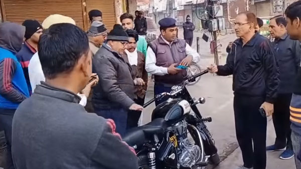 ராயல் என்பீல்டு பைக்கையும் இழந்து, ரூ. 23,000 அபராதமும் செலுத்தும் இளைஞர்.. எதற்காக தெரிஞ்சா ஆடிப்போயிருவீங்க!