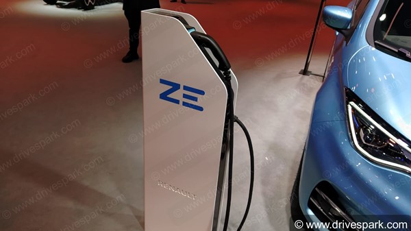 வாகன கண்காட்சியில் ரெனோ ஸோயி மின்சார கார் அறிமுகம்... இந்திய வருகை எப்போது தெரியுமா...?