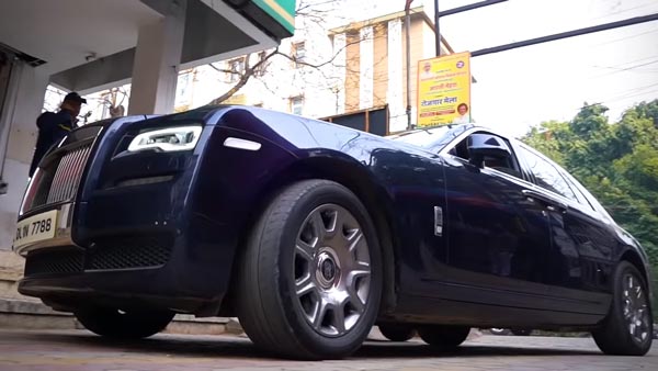 ரூ. 6 கோடி விலையுள்ள ரோல்ஸ் ராய்ஸ் காருக்கு ஒரு நாள் முதலாளியான சாதாரண இளைஞன்.. ஒரு நாள் உரிமையாளர் கதை..! ரூ. 6 கோடி விலையுள்ள ரோல்ஸ் ராய்ஸ் காருக்கு ஒரு நாள் முதலாளியான சாதாரண இளைஞன்.. ஒரு நாள் உரிமையாளர் கதை..!