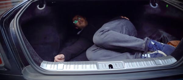 ரூ. 6 கோடி விலையுள்ள ரோல்ஸ் ராய்ஸ் காருக்கு ஒரு நாள் முதலாளியான சாதாரண இளைஞன்.. ஒரு நாள் உரிமையாளர் கதை..! ரூ. 6 கோடி விலையுள்ள ரோல்ஸ் ராய்ஸ் காருக்கு ஒரு நாள் முதலாளியான சாதாரண இளைஞன்.. ஒரு நாள் உரிமையாளர் கதை..!