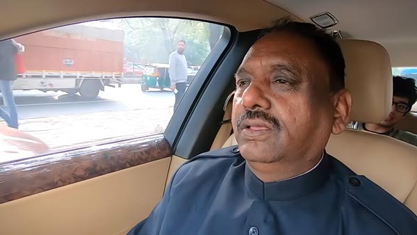 ரூ. 6 கோடி விலையுள்ள ரோல்ஸ் ராய்ஸ் காருக்கு ஒரு நாள் முதலாளியான சாதாரண இளைஞன்.. ஒரு நாள் உரிமையாளர் கதை..! ரூ. 6 கோடி விலையுள்ள ரோல்ஸ் ராய்ஸ் காருக்கு ஒரு நாள் முதலாளியான சாதாரண இளைஞன்.. ஒரு நாள் உரிமையாளர் கதை..!