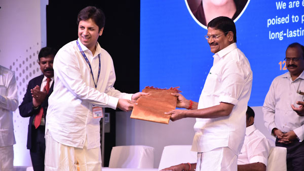 சென்னை அருகே சியட் நிறுவனத்தின் புதிய டயர் தொழிற்சாலை: முதல்வர் பழனிச்சாமி துவங்கி வைத்தார்! சென்னை அருகே சியட் நிறுவனத்தின் புதிய டயர் தொழிற்சாலை: முதல்வர் பழனிச்சாமி துவங்கி வைத்தார்!