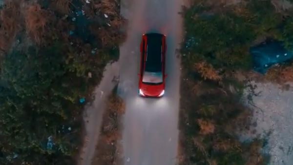 இது காட்டு விலங்கல்ல.. வெற லெவல் ஸ்டைலில் உருமாறிய பிரபல கார்.. என்ன கார் தெரிஞ்சா ஆச்சரியப்படுவீங்க!