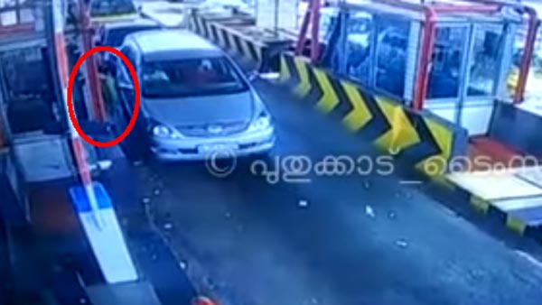 டோல்கேட் ஊழியர்களிடம் பொறுமை இழந்து பத்ரகாளியாட்டம் ஆடிய பெண்... எதற்காக தெரியுமா..? - வைரல் வீடியோ!