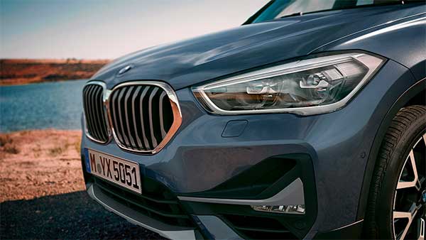 பென்ஸ் ஜிஎல்ஏ காருக்கு செம்ம டஃப்... குறைந்த விலை எக்ஸ்1 சொகுசு காரை களமிறக்கிய பிஎம்டபிள்யூ...