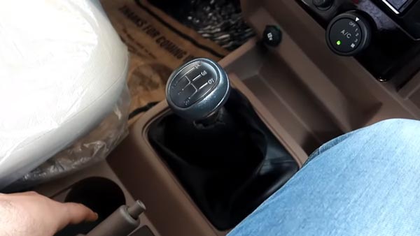 டீலர்களிடம் சென்றடைந்தது 2020 மஹிந்திரா பொலிரோ பிஎஸ்6... ஷோரூம் விலை எவ்வளவு..? 