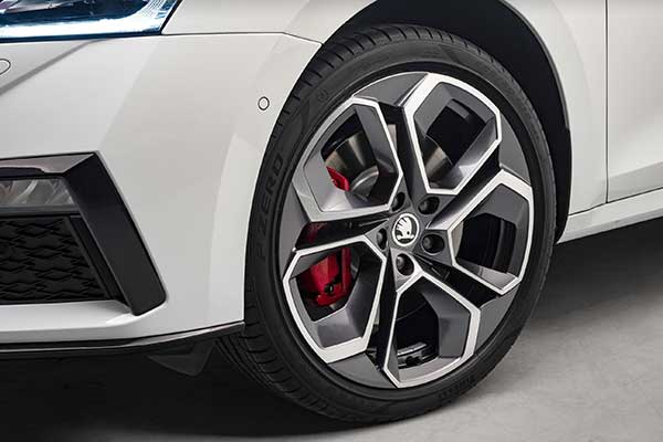 ஹைப்ரீட் என்ஜினுடன் இந்தியாவிற்கு வரும் 2020 ஸ்கோடா ஆக்டேவியா ஆர்எஸ்...