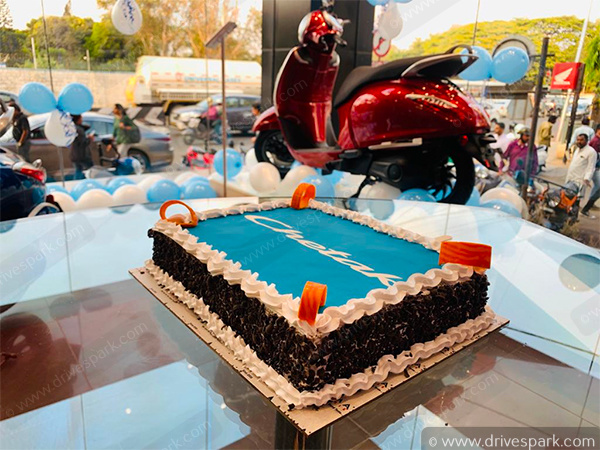 பெங்களூருவில் தொடங்கிய பஜாஜ் சேத்தக் மின்சார ஸ்கூட்டர் டெலிவரி... பதறும் ஏத்தர்..