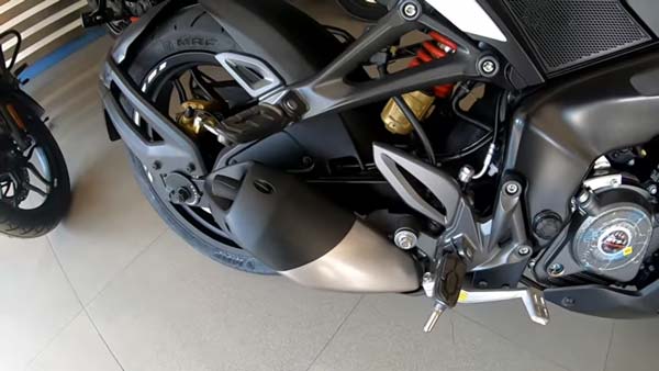 ஷோரூம்களில் பஜாஜ் பல்சர் ஆர்எஸ்200 பிஎஸ்6... ஆன்-ரோடு விலை எவ்வளவு..?