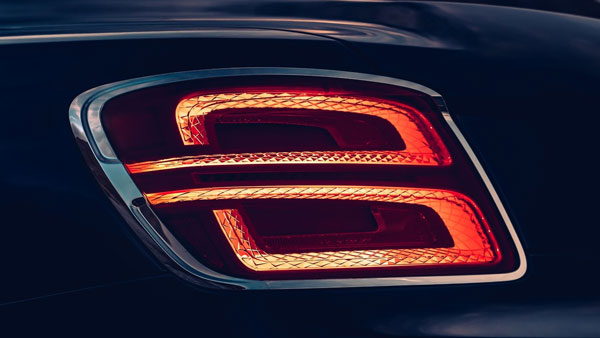 மக்களை வாய் பிளக்க வைத்த குஜராத் தொழிலதிபர்! இவர் வாங்கிய காரின் விலையை கேட்டதும் கிறுகிறுன்னு வருது