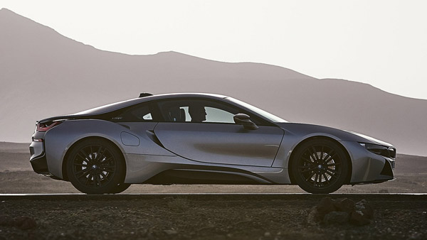 பிஎம்டபிள்யூ ஐ8 ஹைப்ரிட் ஸ்போர்ட்ஸ் காருக்கு விரைவில் மூடுவிழா!