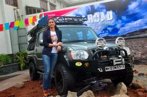 விலையுயர்ந்த சொகுசு காருக்கு பதிலாக நானோ காரை பயன்படுத்தும் பிரபல நடிகை... இவர் மட்டுமே இந்த லிஸ்ட்ல இல்லை..!