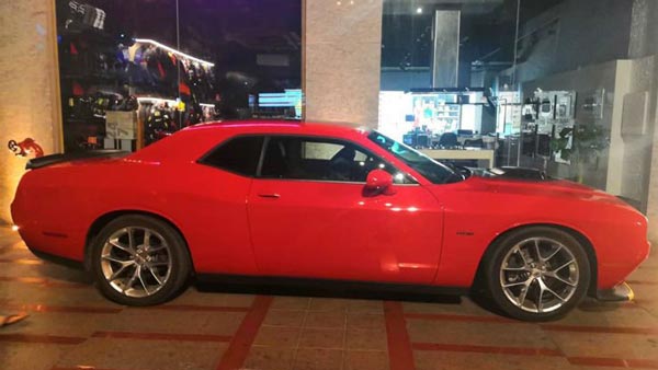 இந்தியாவில் சுற்றி திரியும் வெளிநாட்டு பதிவெண்ணுடைய ஆடம்பர கார்கள்... அம்பானியிடமே இம்மாதிரியான அரிய கார்கள் இல்லையாம்...