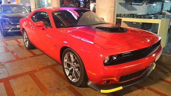 இந்தியாவில் சுற்றி திரியும் வெளிநாட்டு பதிவெண்ணுடைய ஆடம்பர கார்கள்... அம்பானியிடமே இம்மாதிரியான அரிய கார்கள் இல்லையாம்...