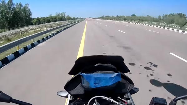 ராயல் என்பீல்டு இன்டர்செப்டர் 650 vs பிஎம்டபிள்யூ ஜி 310 ஜிஎஸ்.. எது ஜெயிச்சதுனு தெரிஞ்சா நிச்சயம் அசந்துருவீங்க..!