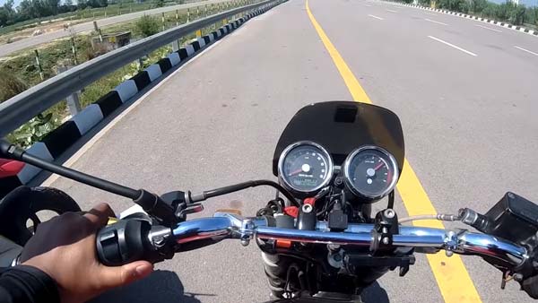 ராயல் என்பீல்டு இன்டர்செப்டர் 650 vs பிஎம்டபிள்யூ ஜி 310 ஜிஎஸ்.. எது ஜெயிச்சதுனு தெரிஞ்சா நிச்சயம் அசந்துருவீங்க..!