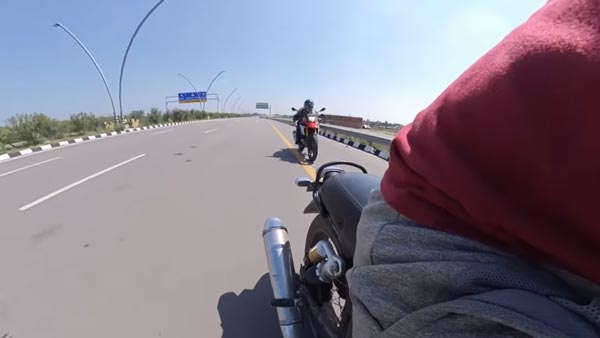 ராயல் என்பீல்டு இன்டர்செப்டர் 650 vs பிஎம்டபிள்யூ ஜி 310 ஜிஎஸ்.. எது ஜெயிச்சதுனு தெரிஞ்சா நிச்சயம் அசந்துருவீங்க..!